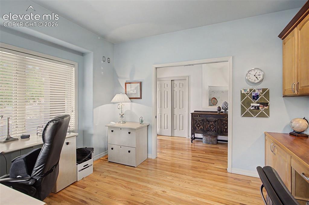 Image 9 of 50: Office