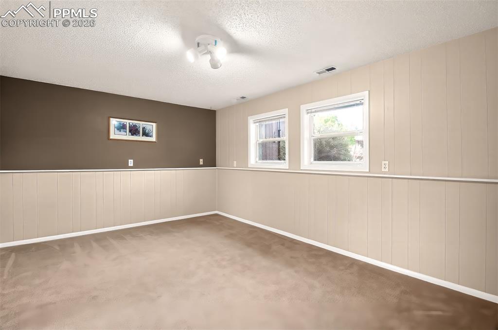 Image 41 of 50: Family Room