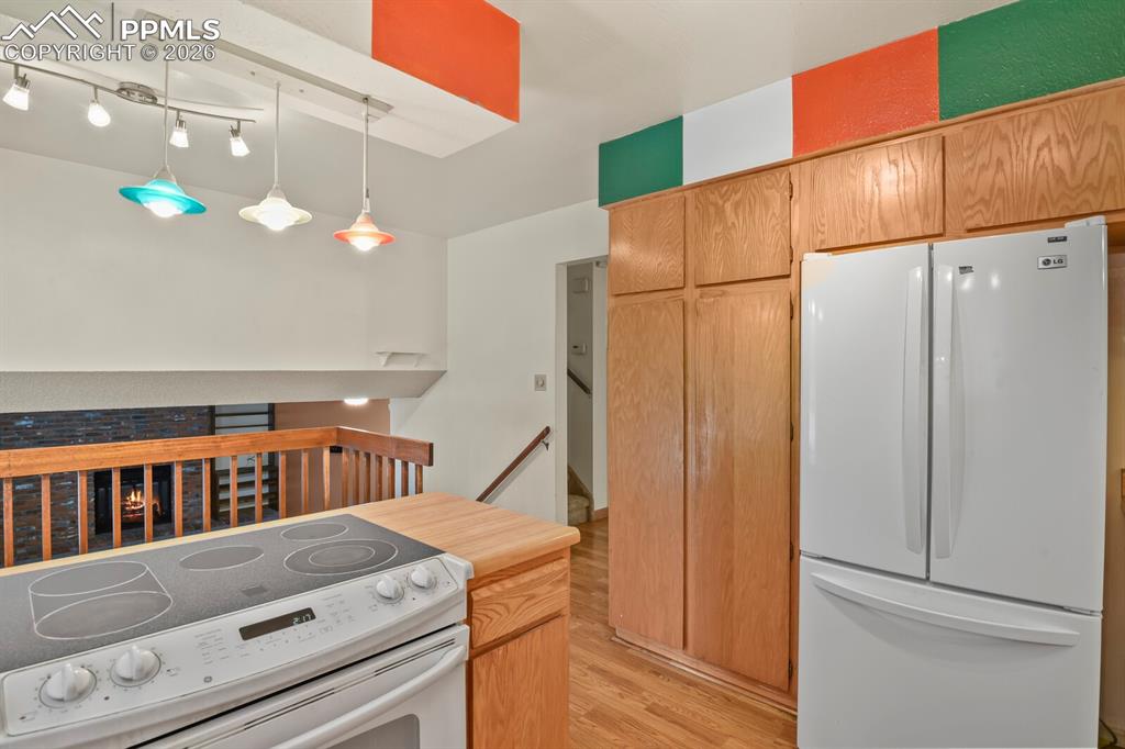 Image 12 of 35: Kitchen