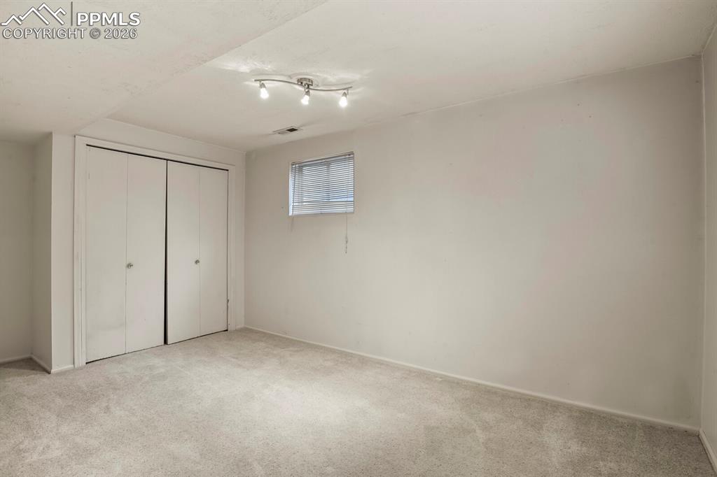 Image 31 of 35: Bedroom