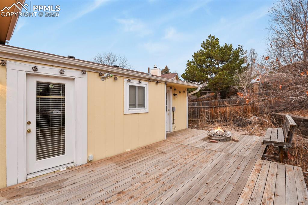 Image 33 of 35: Deck