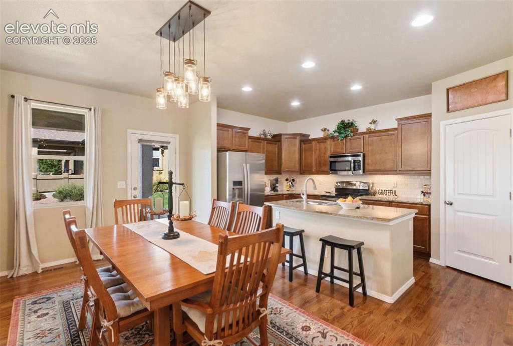 Image 8 of 39: Dining Area