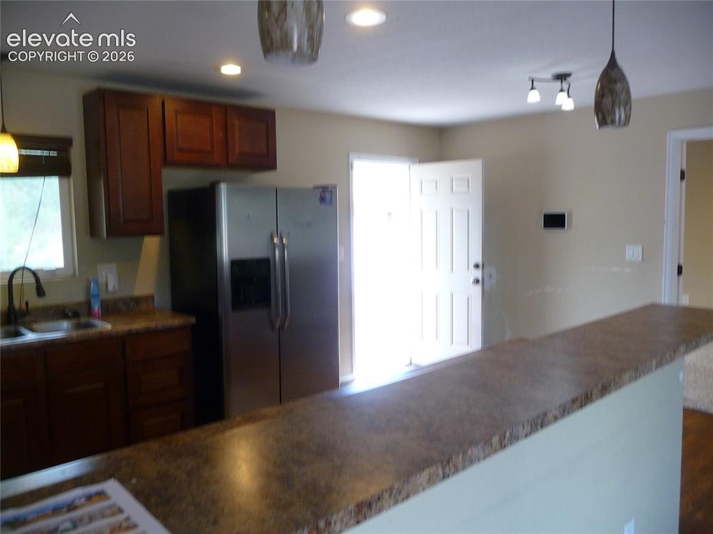 Image 11 of 20: Kitchen