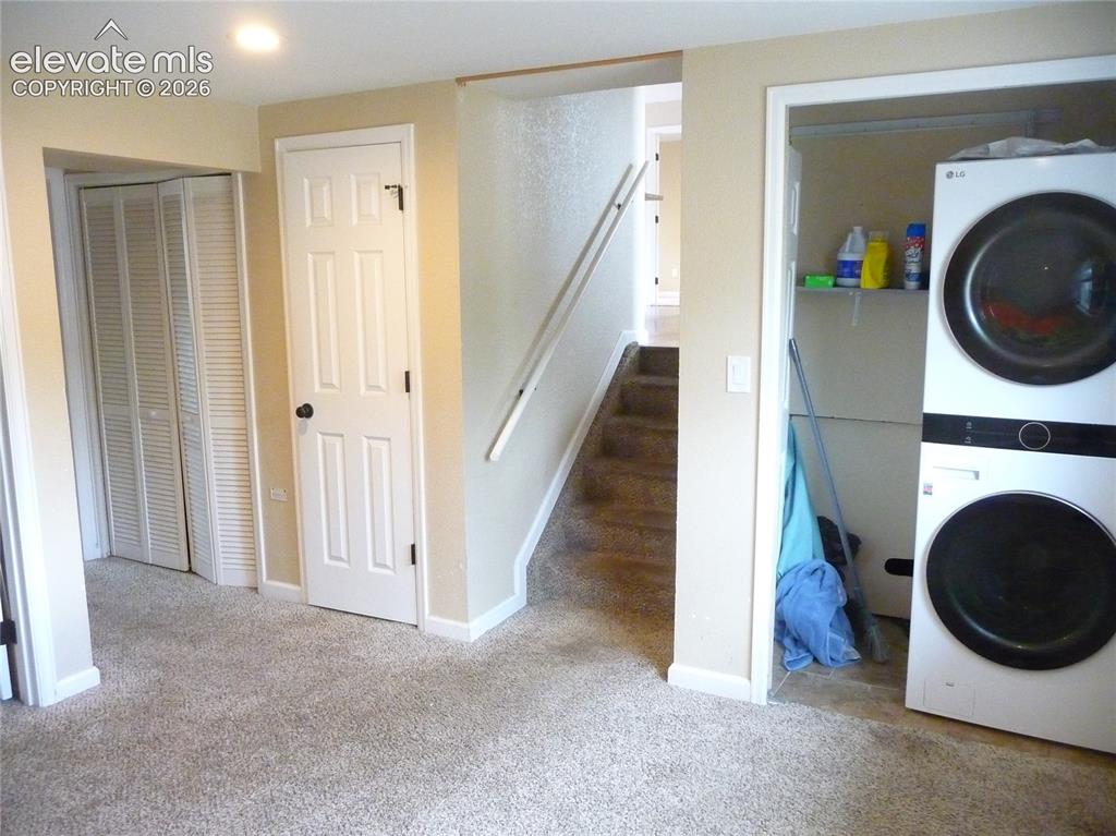 Image 13 of 20: Laundry