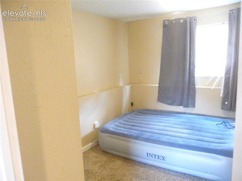Image 14 of 20: Bedroom