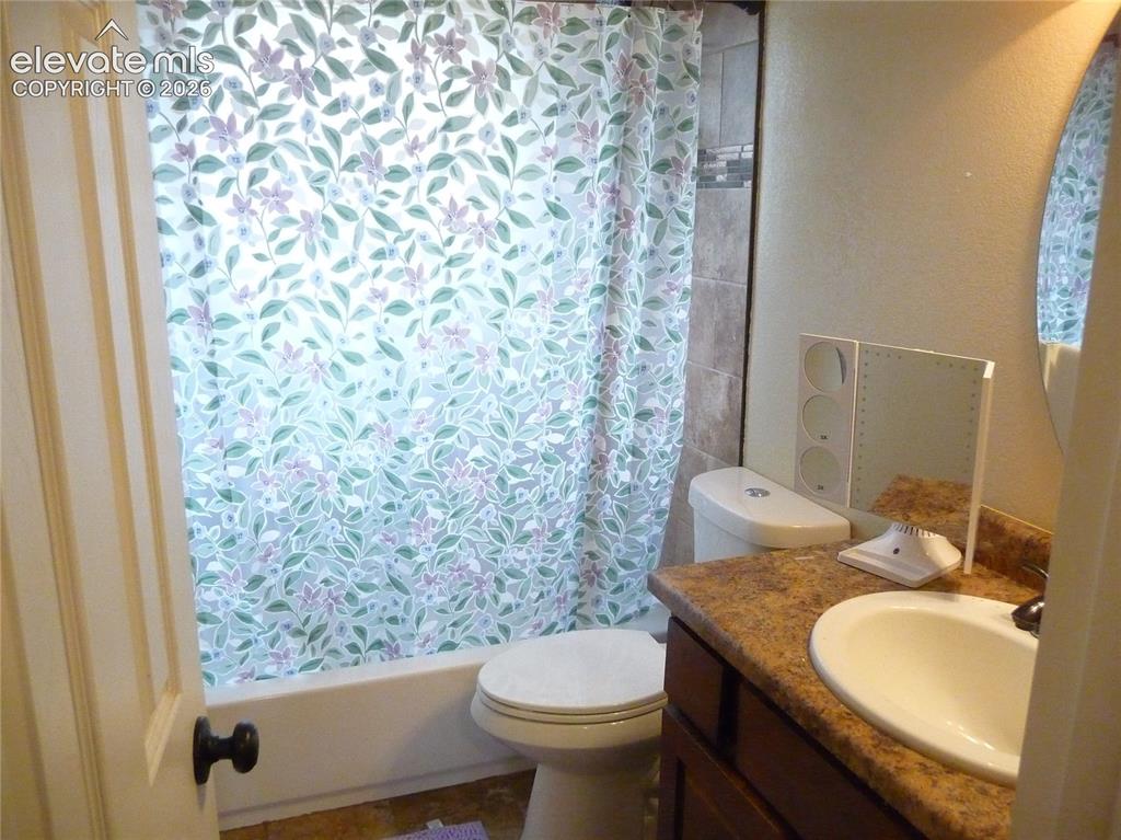 Image 17 of 20: Bathroom