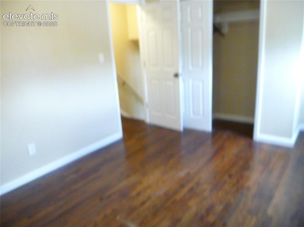 Image 19 of 20: Bedroom