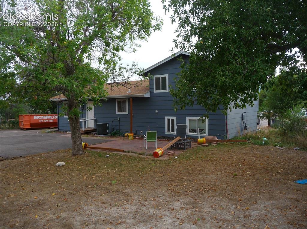 Image 3 of 20: Back of Structure