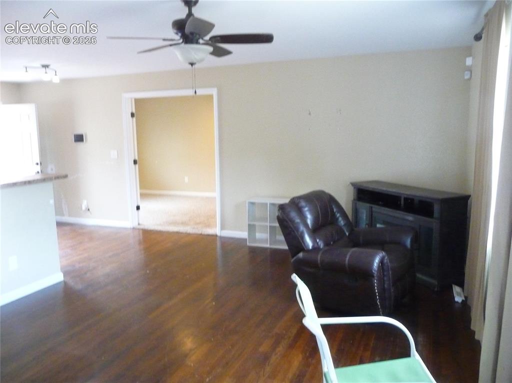 Image 4 of 20: Living Room