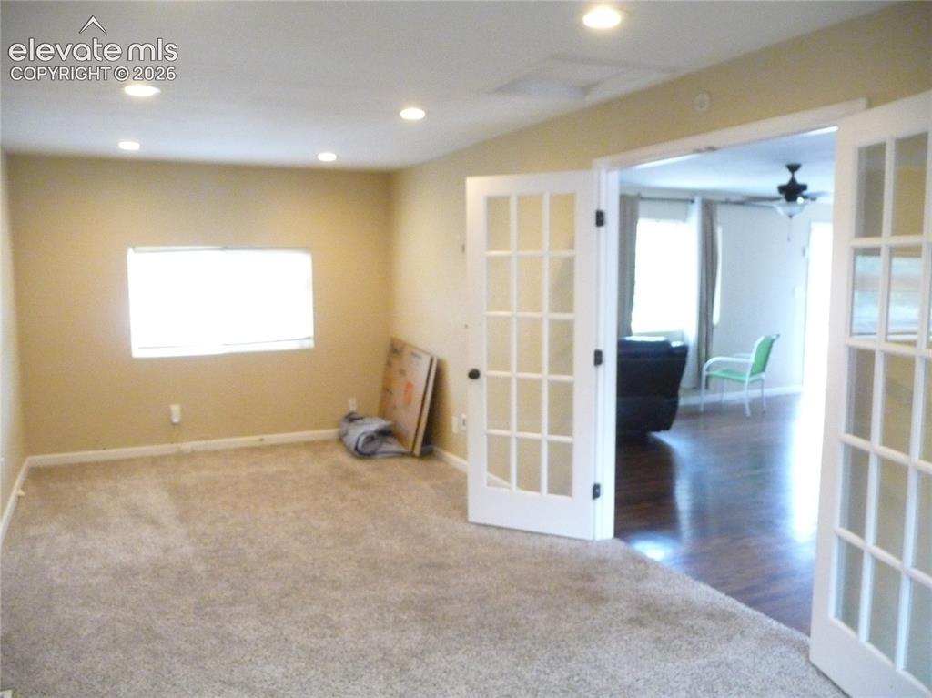 Image 5 of 20: Family Room