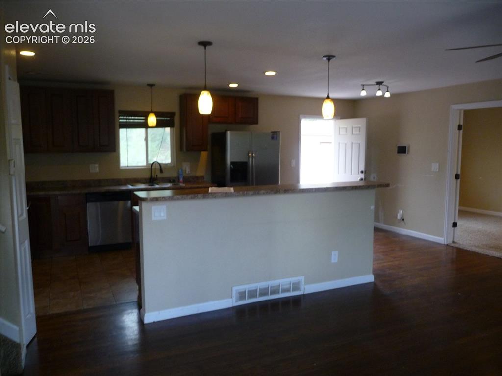 Image 6 of 20: Kitchen