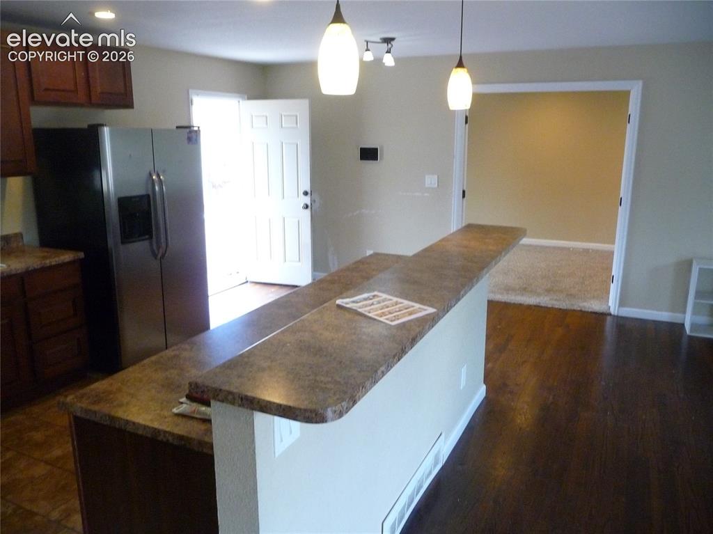Image 7 of 20: Kitchen