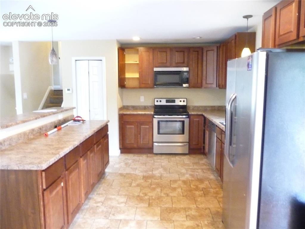 Image 8 of 20: Kitchen