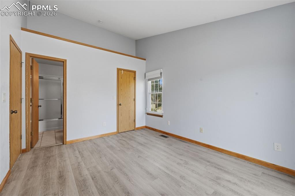 Image 11 of 30: Bedroom