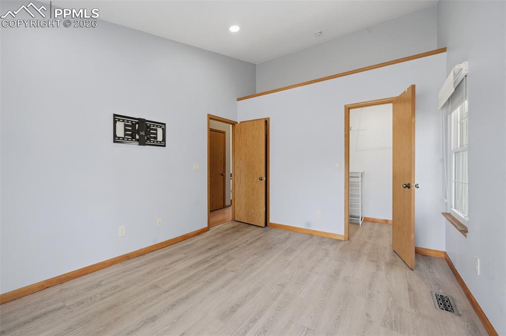 Image 12 of 30: Bedroom