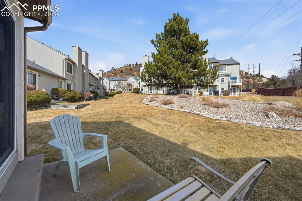 Image 24 of 30: Yard