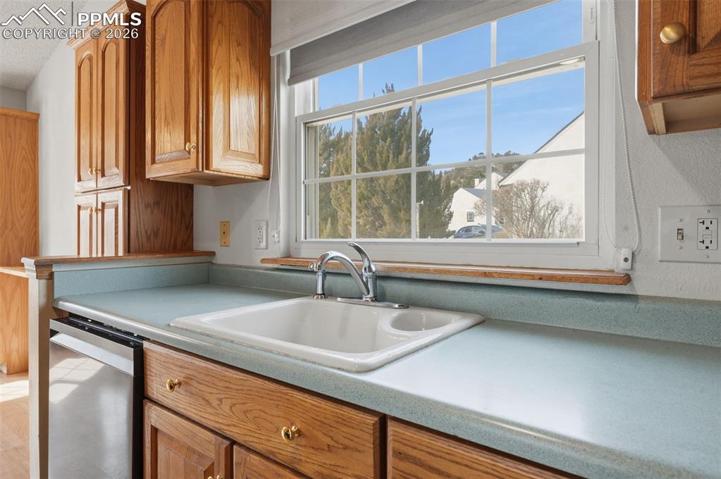 Image 9 of 30: Kitchen