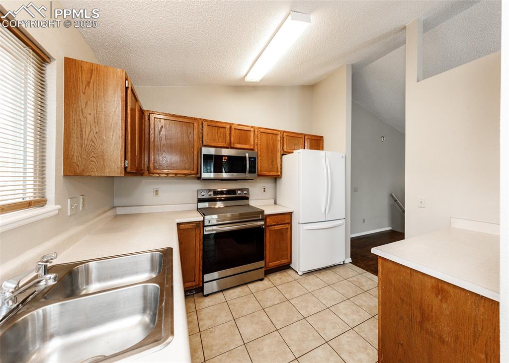 Image 11 of 37: Kitchen