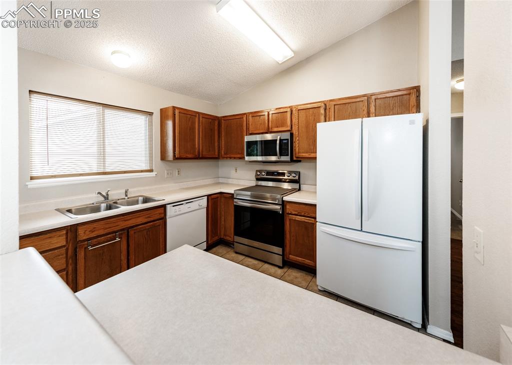 Image 12 of 37: Kitchen