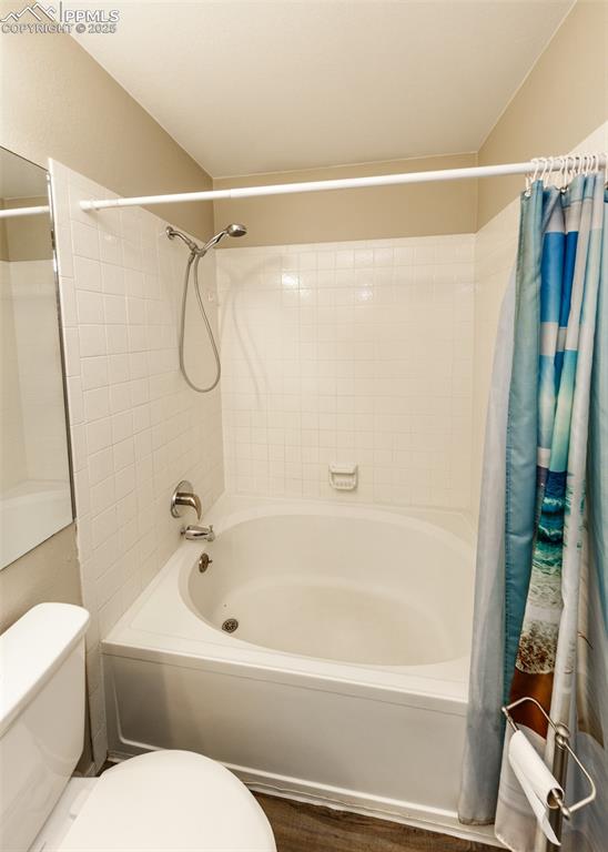 Image 20 of 37: Bathroom