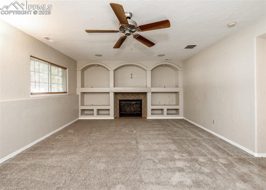 Image 24 of 37: Family Room