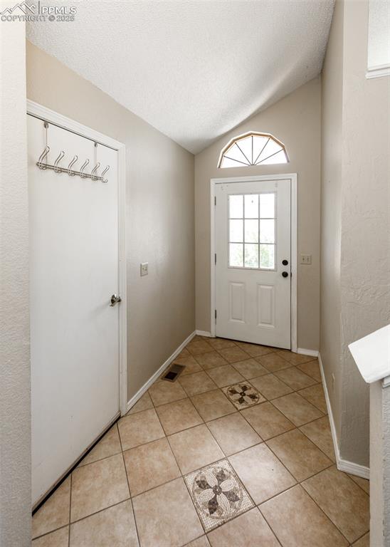 Image 4 of 37: Entry