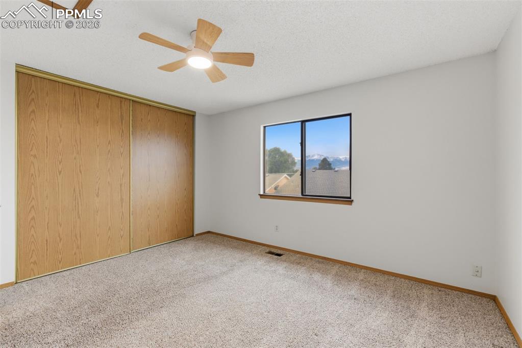 Image 17 of 31: Bedroom