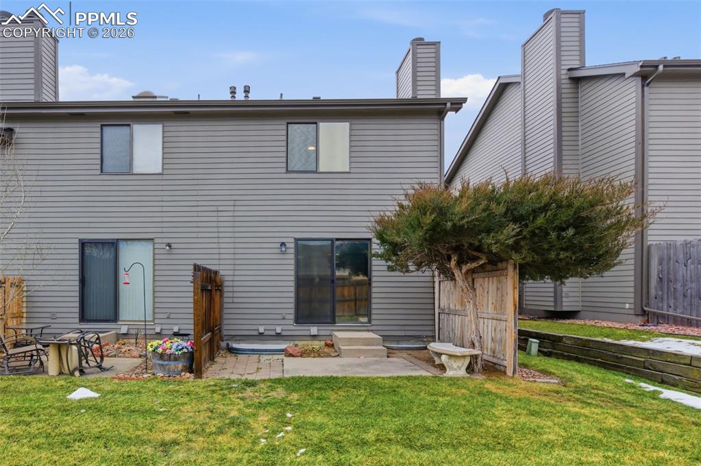 Image 28 of 31: Back of Structure