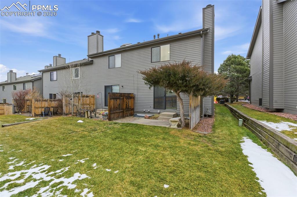 Image 30 of 31: Back of Structure