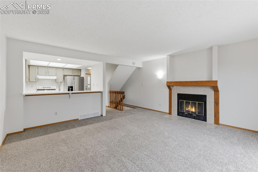 Image 5 of 31: Living Room