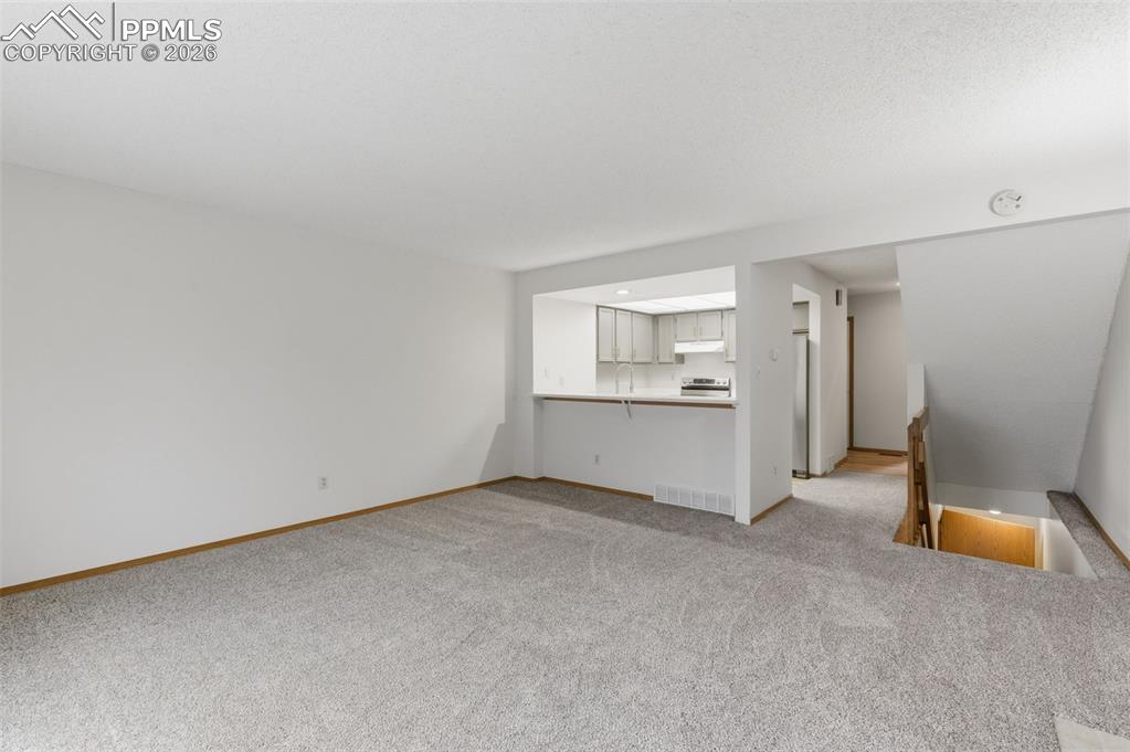 Image 6 of 31: Living Room