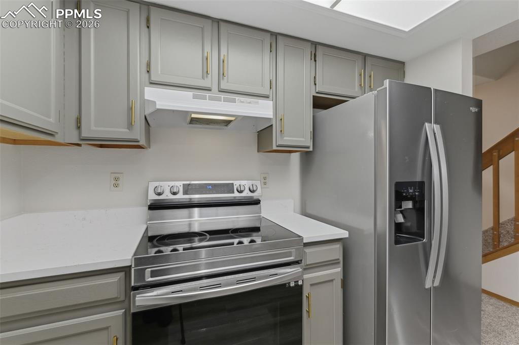 Image 8 of 31: Kitchen