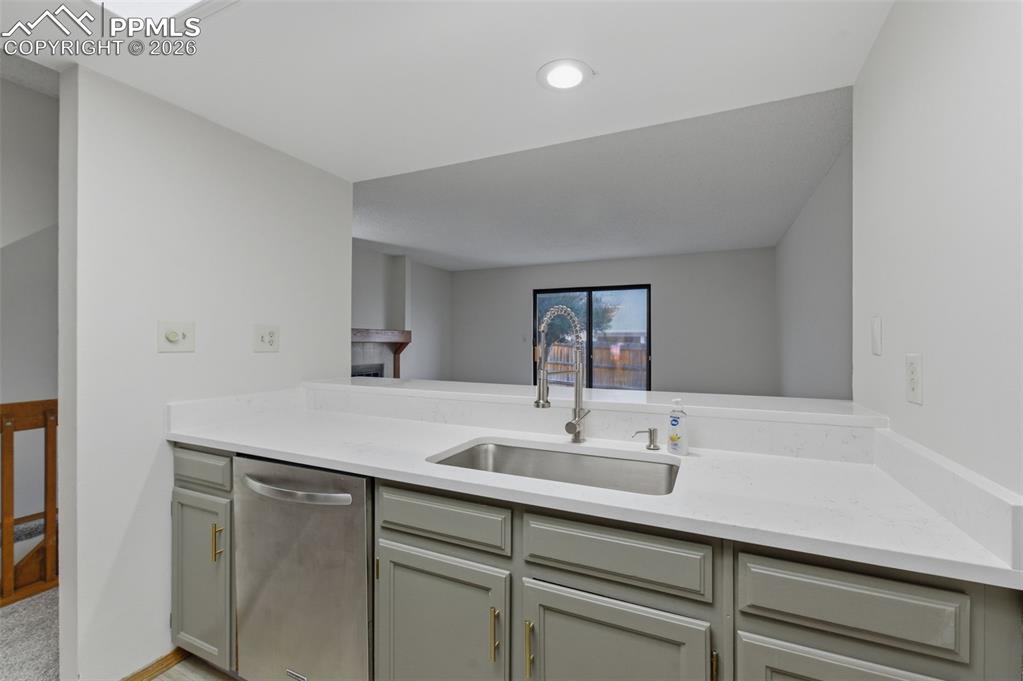 Image 9 of 31: Kitchen