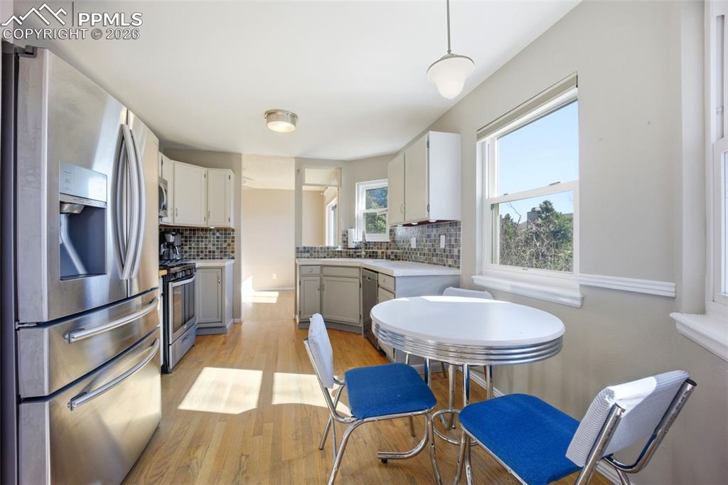 Image 11 of 50: Kitchen