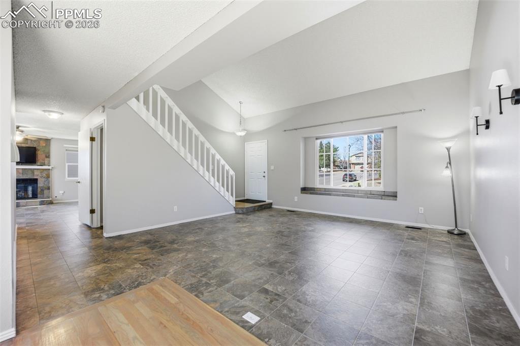 Image 4 of 50: Living Room