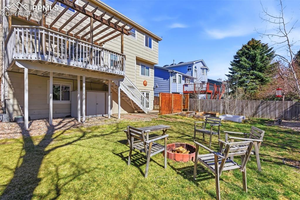 Image 41 of 50: Yard