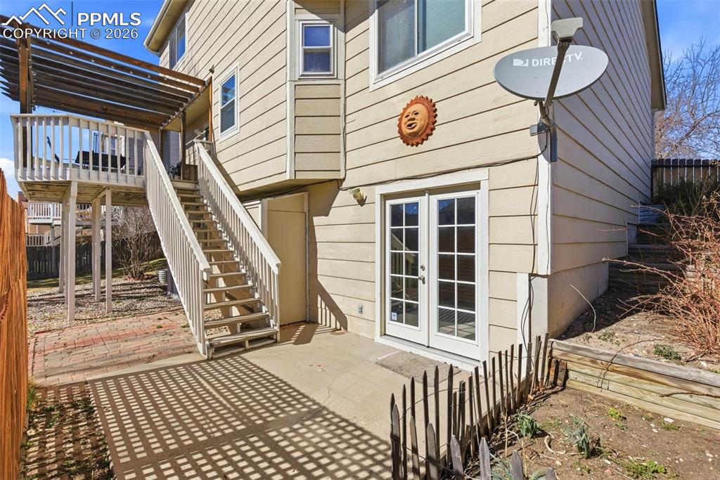 Image 45 of 50: Entry