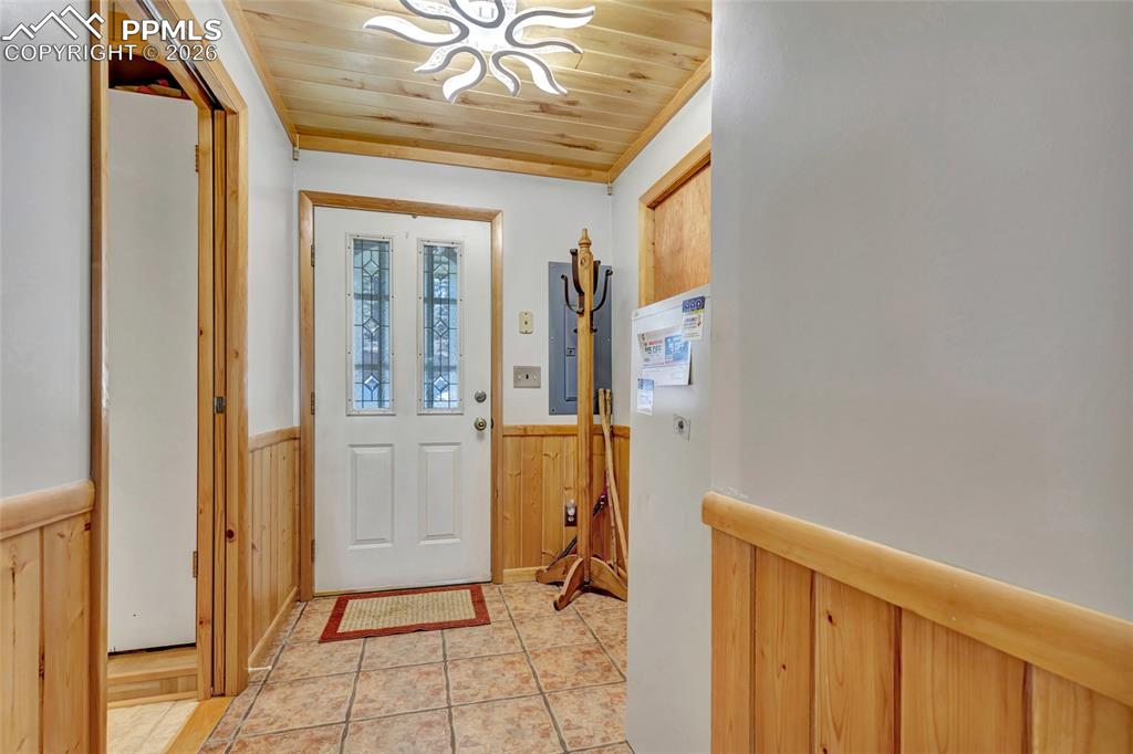 Image 10 of 48: Entry