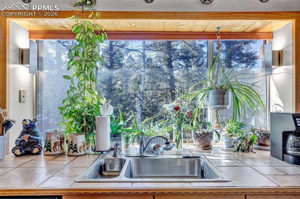 Image 12 of 48: Kitchen