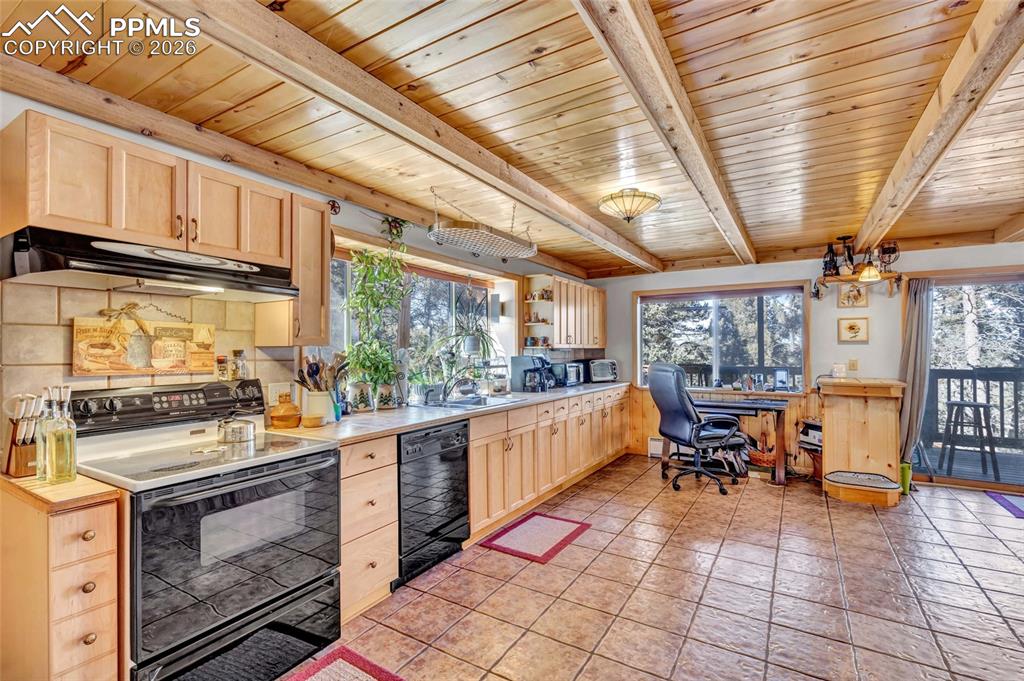 Image 13 of 48: Kitchen