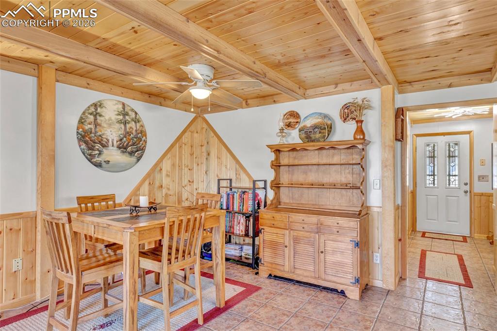 Image 16 of 48: Dining Area