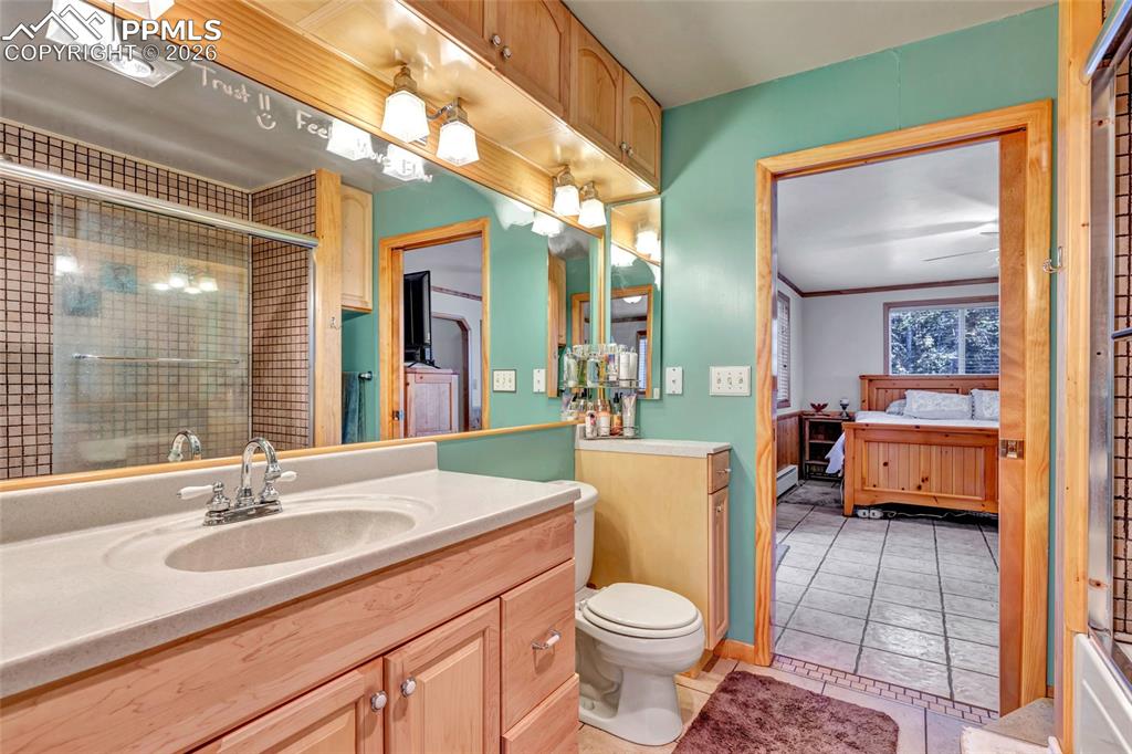 Image 32 of 48: Bathroom