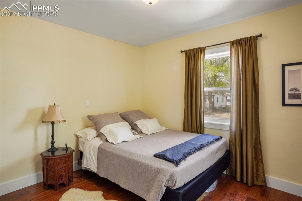 Image 13 of 29: Large bedroom