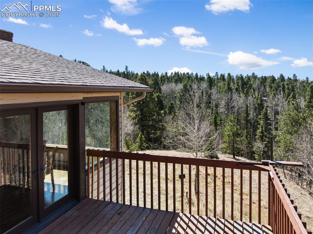 Image 12 of 50: Deck