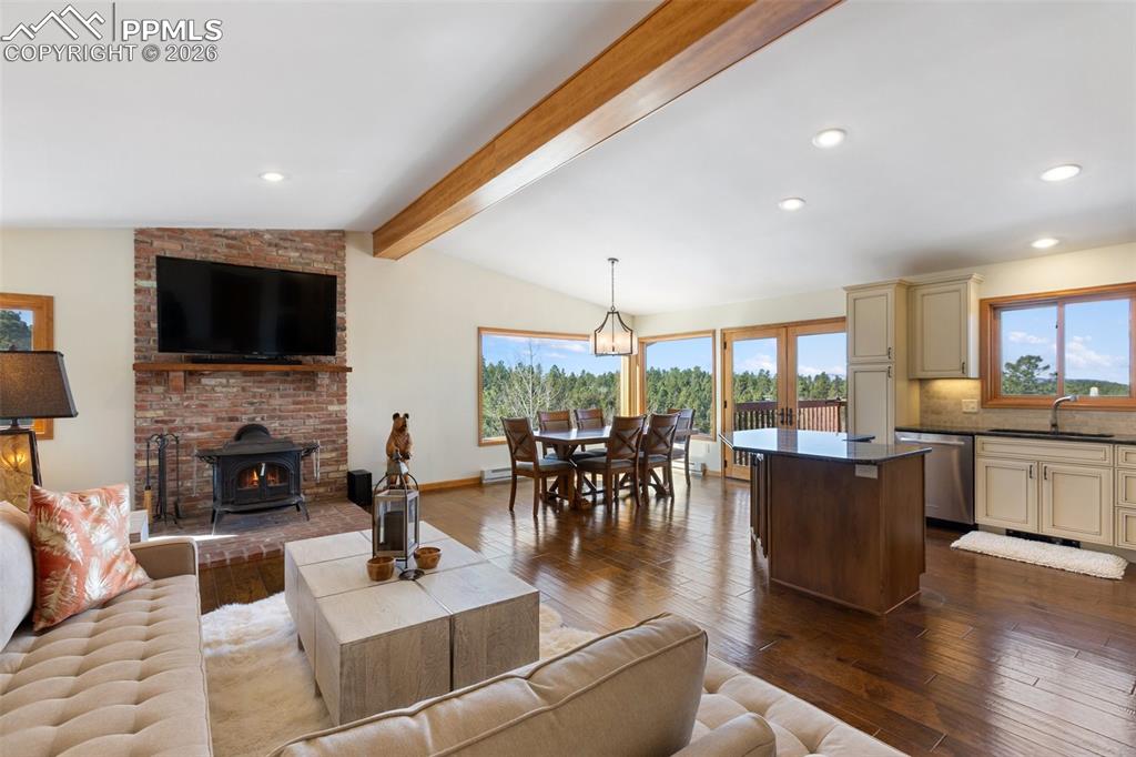 Image 14 of 50: Living Room