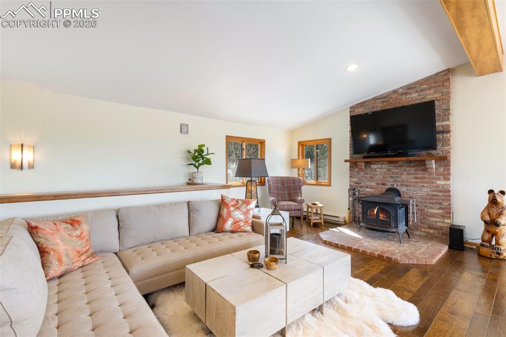 Image 15 of 50: Living Room