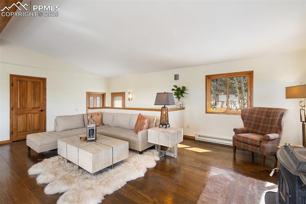 Image 18 of 50: Living Room