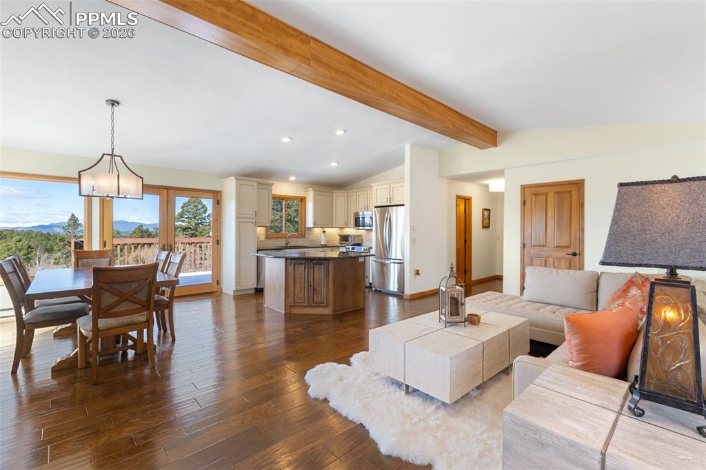 Image 19 of 50: Living Room