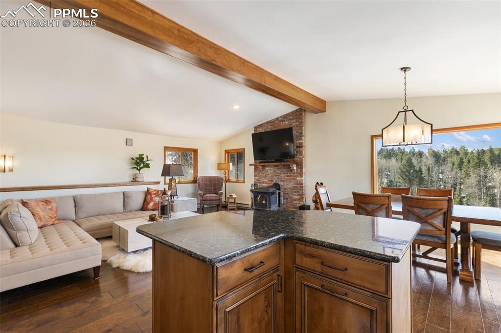 Image 20 of 50: Kitchen