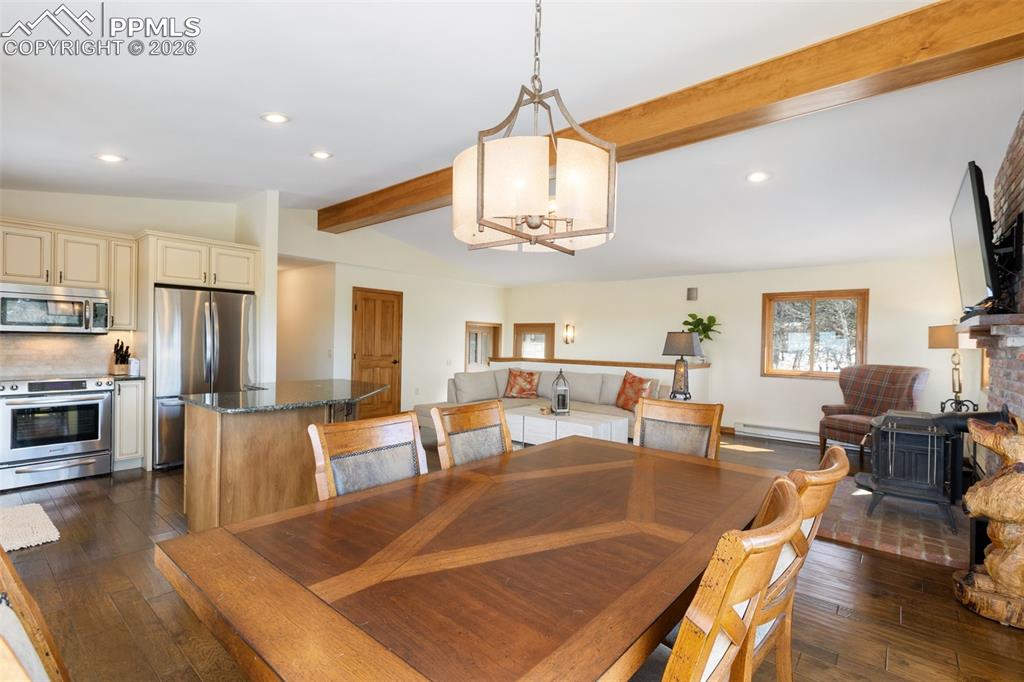 Image 26 of 50: Dining Area